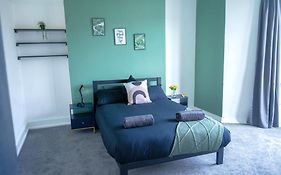 7 Spacious Rooms In Central Swansea - Great For Groups